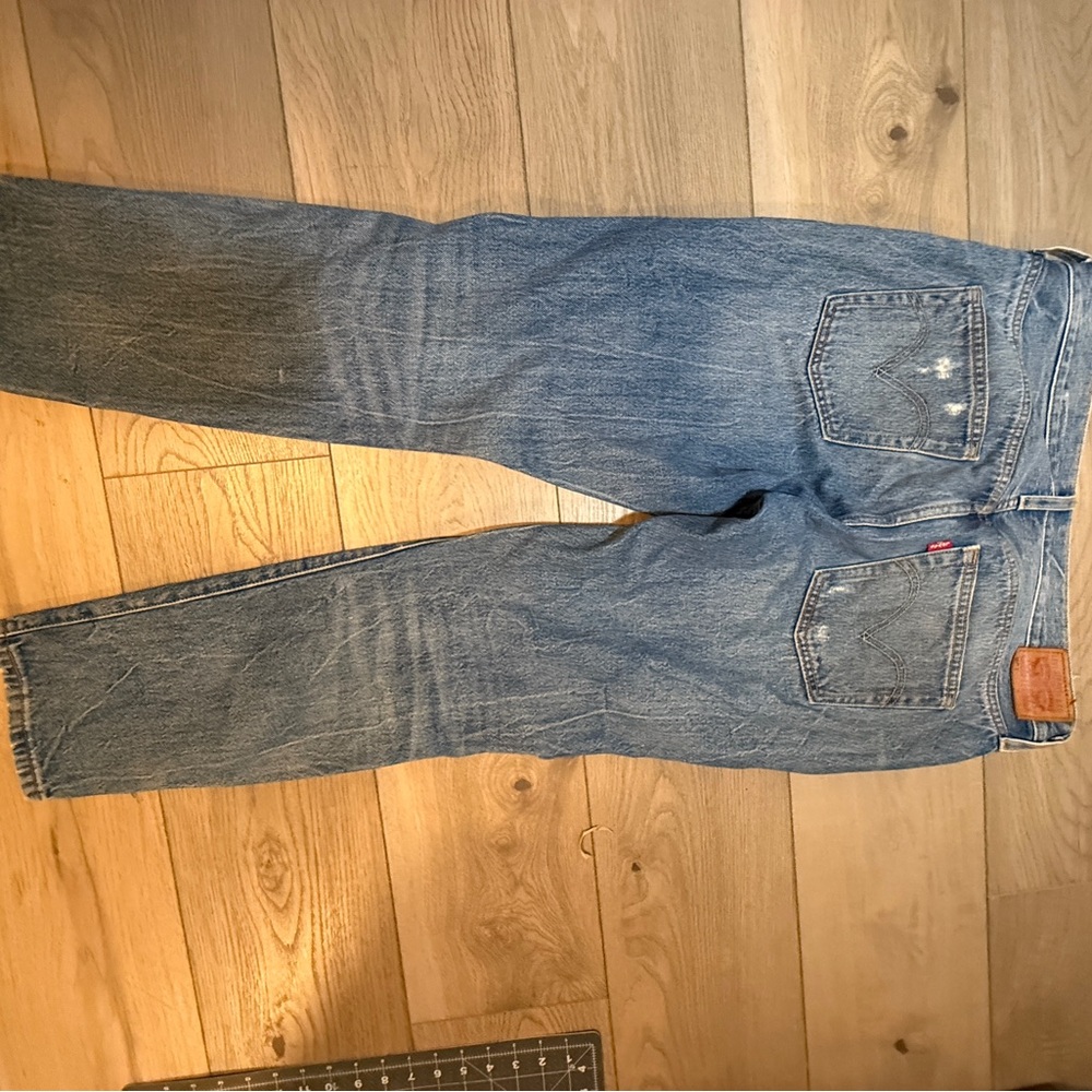 501s 29w x 28L Levi's Relaxed Fit Distressed Blue Jeans - Picture 9 of 12